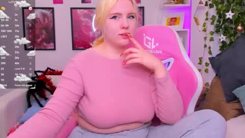 art_lovee_ online show from 12-23-25, 01:47