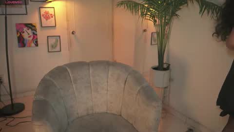 Chloe  online show from 12-18-25, 12:06