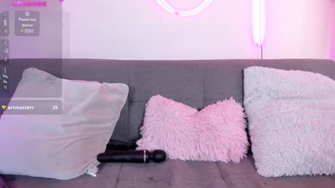 MIA OF artmiajoy online show from 01-17-25, 06:12