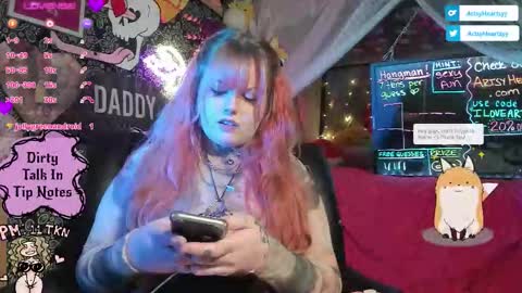 Snapshot of artsyheartsyy chatting on 01-06-26, 01:42 ArtsyHeartsyy online show from 01-06-26, 01:42