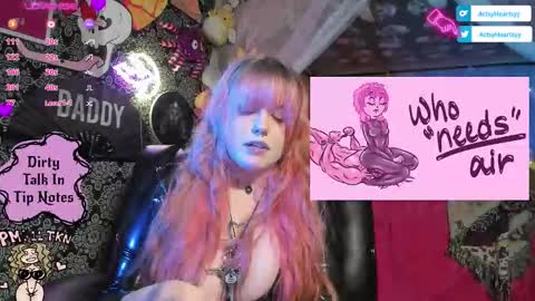 Snapshot of artsyheartsyy chatting on 01-10-26, 03:41 ArtsyHeartsyy online show from 01-10-26, 03:41