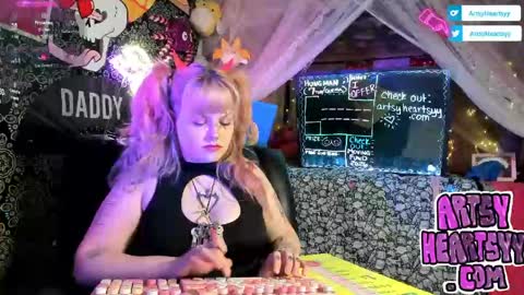 ArtsyHeartsyy online show from 04-25-26, 01:19