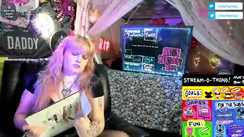 Snapshot of artsyheartsyy chatting on 05-02-26, 02:16 ArtsyHeartsyy online show from 05-02-26, 02:16