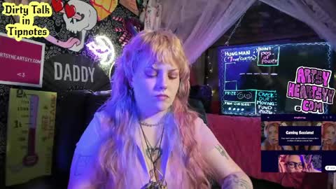 Snapshot of artsyheartsyy chatting on 05-09-26, 02:28 ArtsyHeartsyy online show from 05-09-26, 02:28