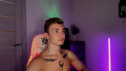 Snapshot of arturr_scott chatting on 11-10-25, 07:24 arturr_scott online show from 11-10-25, 07:24