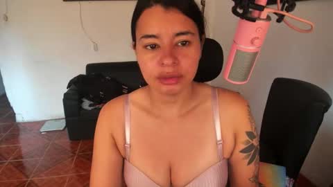 Snapshot of arya_miller chatting on 10-04-25, 01:42 Arya Miller online show from 10-04-25, 01:42
