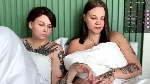 Arya brunett and Cassie blond online show from 09-15-25, 08:03