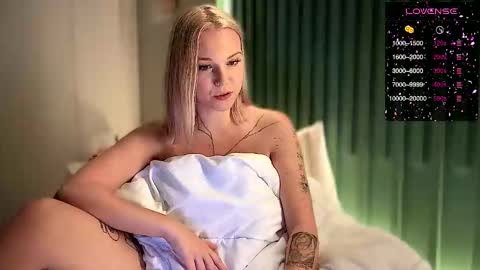 Arya brunett and Cassie blond online show from 01-15-26, 04:55