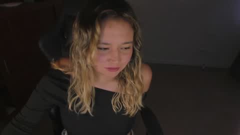 Snapshot of ash_smith1 chatting on 01-10-25, 10:25 ash_smith1 online show from 01-10-25, 10:25