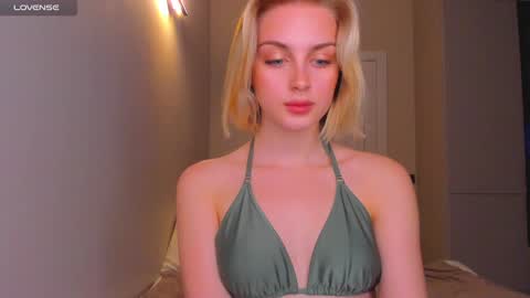 Snapshot of ashbunny_ chatting on 12-03-24, 05:23 your pretty Ashley online show from 12-03-24, 05:23