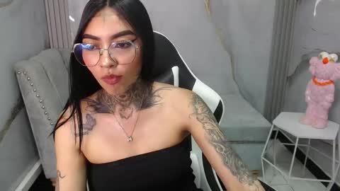 Snapshot of ashley_blum_v chatting on 10-01-25, 08:04 ashley_blum_v online show from 10-01-25, 08:04