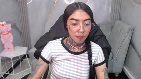 Snapshot of ashley_blum_v chatting on 10-30-25, 01:12 ashley_blum_v online show from 10-30-25, 01:12