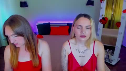 Snapshot of ashley_crashly chatting on 06-23-26, 06:22 Alina online show from 06-23-26, 06:22