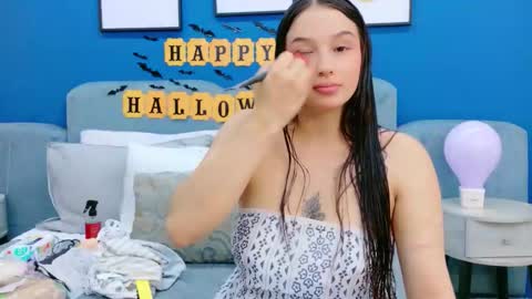 Snapshot of ashleyevans21 chatting on 10-18-25, 07:58 Ashley Evans online show from 10-18-25, 07:58
