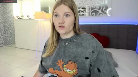 Snapshot of ashleyjonse chatting on 09-22-25, 04:58 AshleyJonse online show from 09-22-25, 04:58