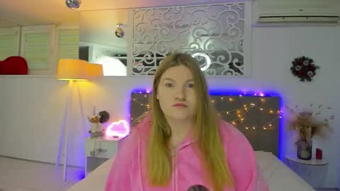 AshleyJonse online show from 12-17-25, 06:19