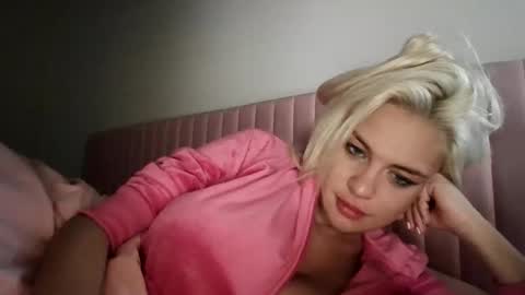 Snapshot of ashleymaddyyyy647935 chatting on 04-25-26, 04:04 ashleymaddyyyy647935 online show from 04-25-26, 04:04