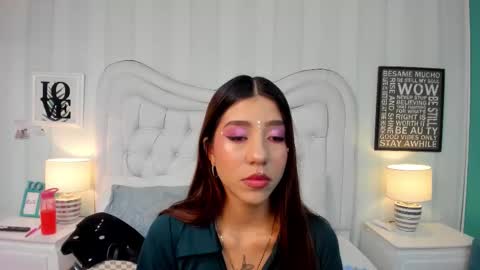 Snapshot of ashleyroberh chatting on 10-31-25, 07:37 AshleyRoberh online show from 10-31-25, 07:37