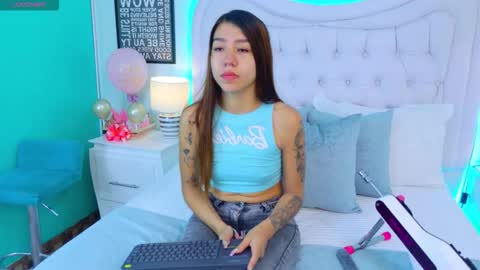 Snapshot of ashleyroberh chatting on 11-30-25, 12:20 AshleyRoberh online show from 11-30-25, 12:20