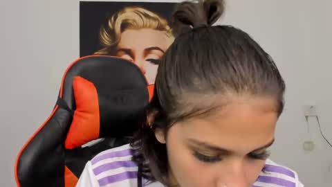 Snapshot of ashleytravis_ chatting on 12-10-24, 03:30 online show from 12-10-24, 03:30