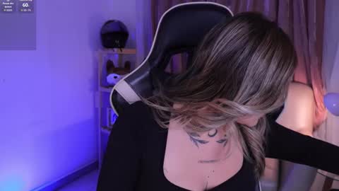 Ashley Lauren online show from 12-03-25, 04:09