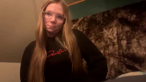 ashleyynicholee online show from 12-15-25, 11:42