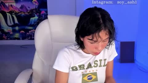 Snapshot of ashlleycam chatting on 02-12-25, 02:03 Fer online show from 02-12-25, 02:03