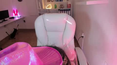 Snapshot of ashly_nova chatting on 07-18-26, 01:26 Ashly online show from 07-18-26, 01:26