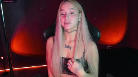 Mila online show from 09-25-25, 05:22