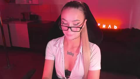 Snapshot of ashmila chatting on 05-15-26, 04:52 Mila online show from 05-15-26, 04:52