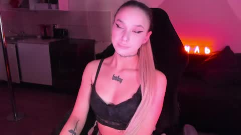 Snapshot of ashmila chatting on 05-19-26, 04:52 Mila online show from 05-19-26, 04:52