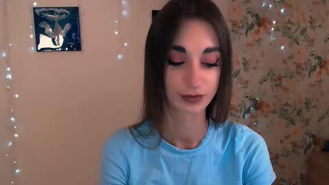 Snapshot of asia_n_ chatting on 10-28-25, 04:27 asia_n_ online show from 10-28-25, 04:27