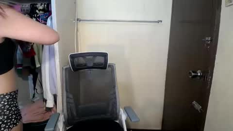 Asia online show from 11-12-25, 04:35