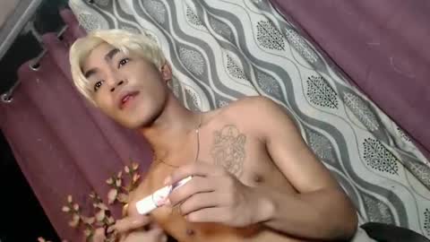 Snapshot of asian_kimxxx chatting on 02-24-25, 06:58 don online show from 02-24-25, 06:58