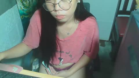 Snapshot of asian_rhean chatting on 02-14-25, 03:05 Rhean online show from 02-14-25, 03:05