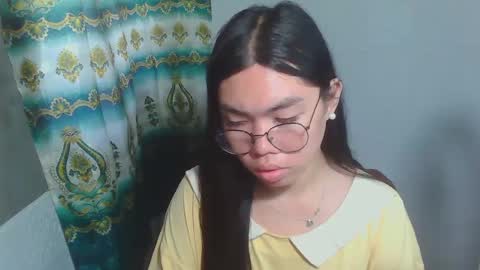 Snapshot of asian_rhean chatting on 02-22-25, 05:44 Rhean online show from 02-22-25, 05:44