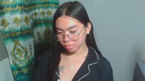 Snapshot of asian_rhean chatting on 02-22-25, 04:30 Rhean online show from 02-22-25, 04:30