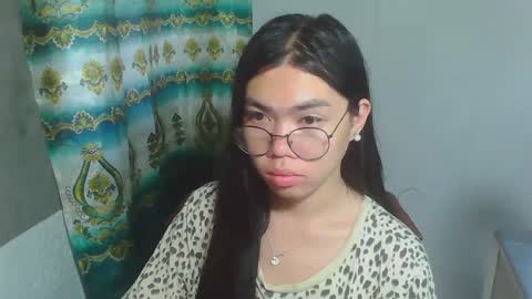 Snapshot of asian_rhean chatting on 02-26-25, 12:27 Rhean online show from 02-26-25, 12:27