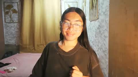 Snapshot of asian_rhean chatting on 09-15-25, 11:32 Rhean online show from 09-15-25, 11:32