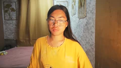 Snapshot of asian_rhean chatting on 09-17-25, 12:01 Rhean online show from 09-17-25, 12:01