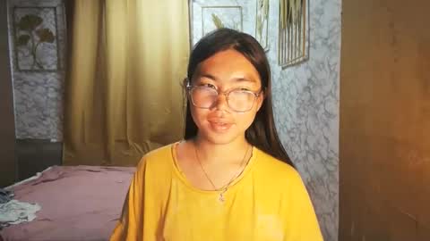 Snapshot of asian_rhean chatting on 09-18-25, 12:23 Rhean online show from 09-18-25, 12:23