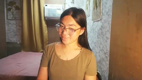 Snapshot of asian_rhean chatting on 09-20-25, 01:06 Rhean online show from 09-20-25, 01:06