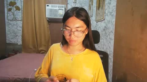 Snapshot of asian_rhean chatting on 09-21-25, 10:50 Rhean online show from 09-21-25, 10:50