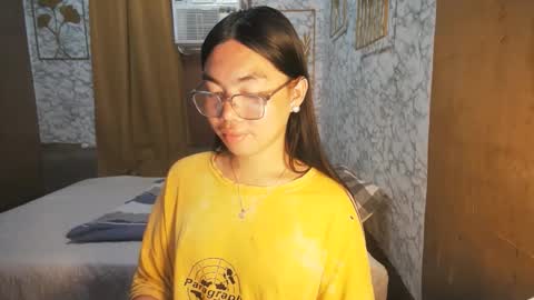 Snapshot of asian_rhean chatting on 09-30-25, 11:43 Rhean online show from 09-30-25, 11:43