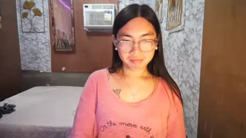 Snapshot of asian_rhean chatting on 10-11-25, 11:31 Rhean online show from 10-11-25, 11:31