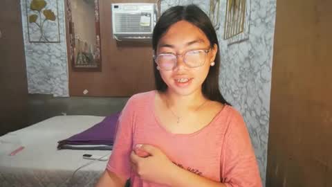 Snapshot of asian_rhean chatting on 10-11-25, 11:36 Rhean online show from 10-11-25, 11:36