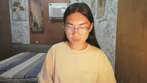 Snapshot of asian_rhean chatting on 10-23-25, 02:22 Rhean online show from 10-23-25, 02:22