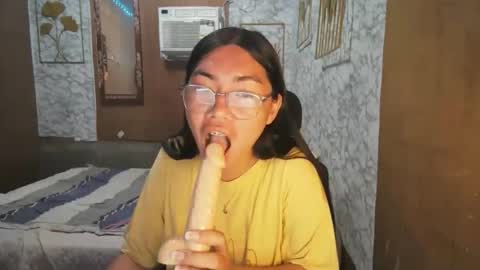 Snapshot of asian_rhean chatting on 10-25-25, 12:18 Rhean online show from 10-25-25, 12:18