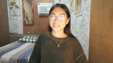 Snapshot of asian_rhean chatting on 10-27-25, 05:33 Rhean online show from 10-27-25, 05:33