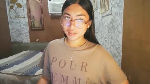 Snapshot of asian_rhean chatting on 11-10-25, 10:31 Rhean online show from 11-10-25, 10:31